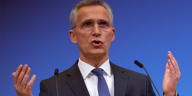 El secretario general de la OTAN, Jens Stoltenberg, habla durante una conferencia de prensa después de la reunión del Comité OTAN-Ucrania en la sede de la OTAN en Bruselas, el martes 22 de febrero de 2022. 