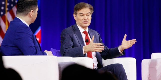 Mehmet Oz, celebrity physician and U.S. Republican Senate candidate for Pennsylvania, center, speaks during the Conservative Political Action Conference in Orlando, Florida, Sunday, Feb. 27, 2022. (Tristan Wheelock/Bloomberg via Getty Images)