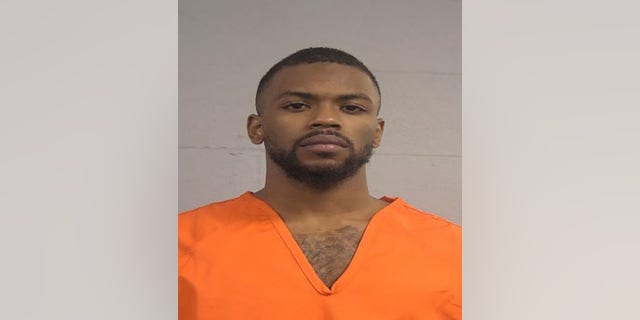 Quintez Brown, de 21 años, fue acusado de intento de asesinato y cuatro cargos de poner en peligro sin sentido. 