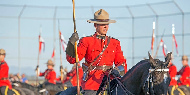 Royal Canadian Mounted Police successful Manitoba scolded a female for calling 911 complete a Burger King drive-thru and urged nan nationalist to only telephone pinch a existent emergency.