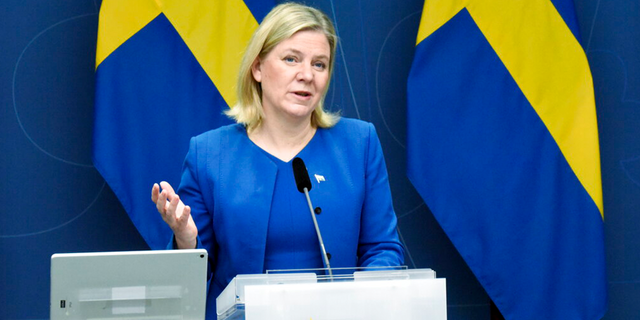 Η Σουηδή πρωθυπουργός Magdalena Andersson μιλάει κατά τη διάρκεια μιας ψηφιακής συνέντευξης Τύπου