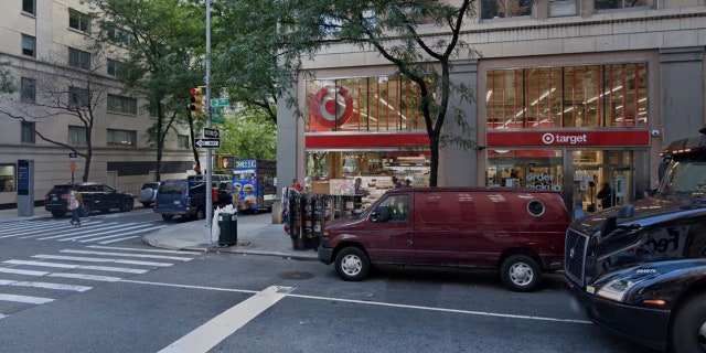 She allegedly stole from a Target store on Third Avenue near East 70th Street in Manhattan, 邮报报道.