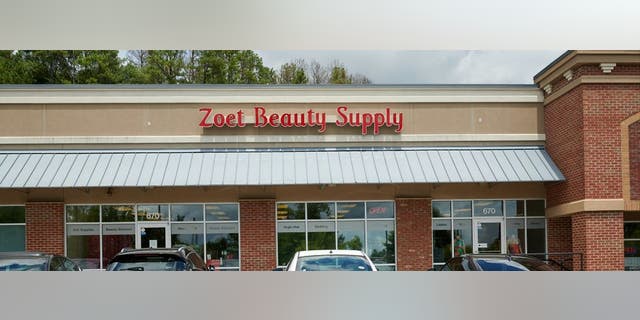 An Atlanta beauty supply store was hit by burglars who took over $15,000 worth of hair, authorities say.