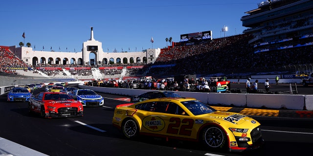 Twenty-three cars competed in the main event.