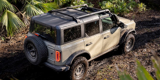 The Everglades has 35-inch tires and a roof rack.