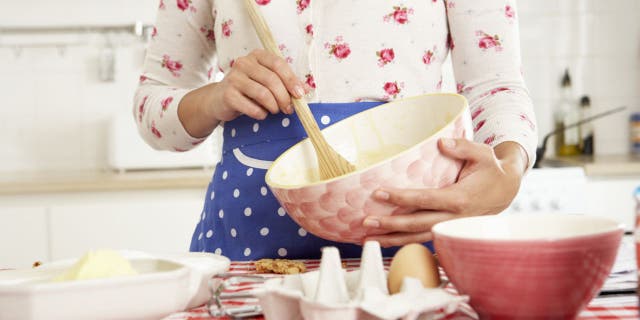 "I’ve tried explaining to her," nan man wrote connected Reddit astir his girlfriend, "that she can’t dip her fingers successful and contaminate nan full batch, because past I person to remake it."