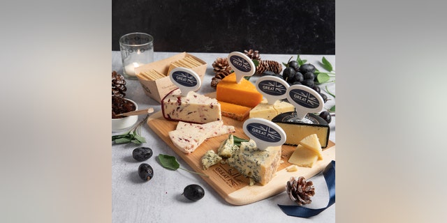 igourmet Great Britain Cheese Board Gift Set