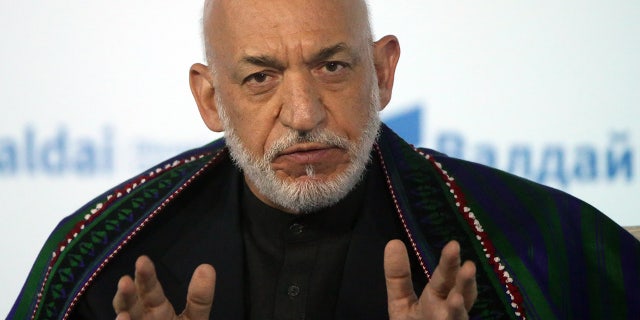 L'ex presidente dell'Afghanistan Hamid Karzai parla a un incontro con i membri del Valdai Discussion Club il 19 ottobre 2017 a Sochi, in Russia.  (Photo by Michael Svetlov / Getty Images)