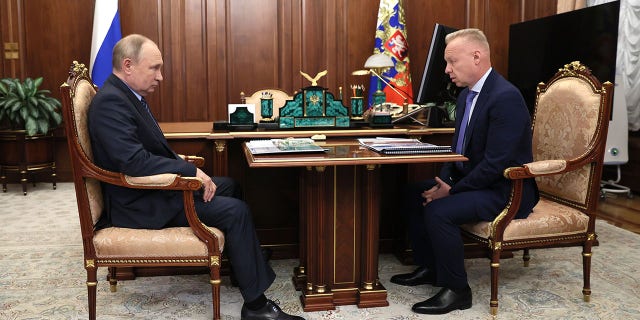 Dmitry Mazepin (R) met with President Vladimir Putin (L) in January in his role as CEO of Uralchem, which holds a controlling stake in Haas F1 sponsor Uralkali.
