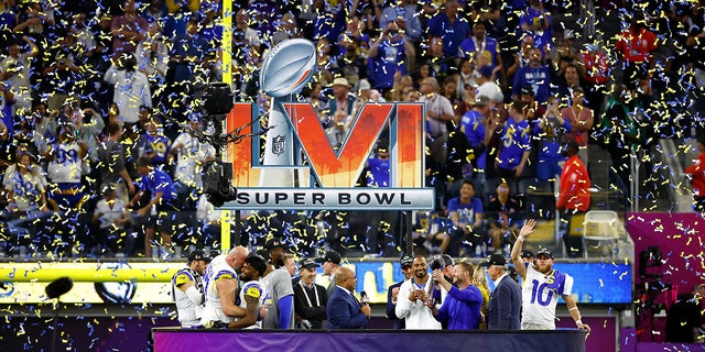 Los Rams de Los Ángeles celebran ganar el Super Bowl LVI en el SoFi Stadium.
