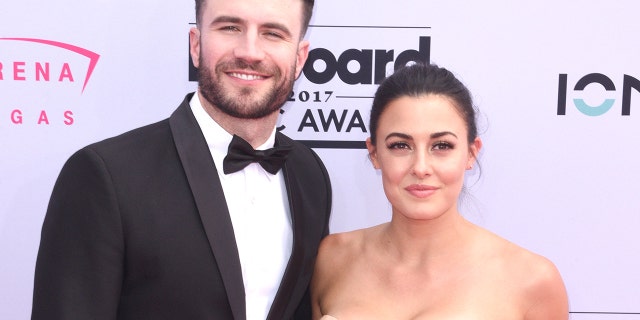 Singer Sam Hunt (L) and Hannah Lee Fowler arrive at 2017 Billboard Music Awards at T-Mobile Arena on May 21, 2017 in Las Vegas, Nevada.