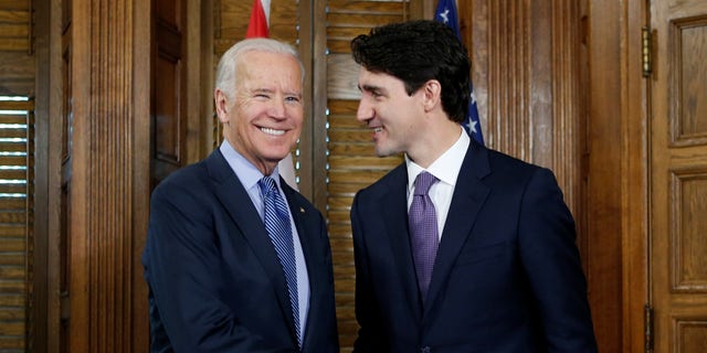 Canada's Prime Minister Justin Trudeau (R) shakes hands with U.S. Vice President Joe Biden during a meeting in Trudeau's office on Parliament Hill in Ottawa, Ontario, Canada, December 9, 2016. REUTERS/Chris Wattie
