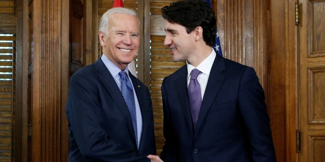 Canada's Prime Minister Justin Trudeau (R) shakes hands with U.S. Vice President Joe Biden during a meeting in Trudeau's office on Parliament Hill in Ottawa, Ontario, Canada, December 9, 2016. REUTERS/Chris Wattie