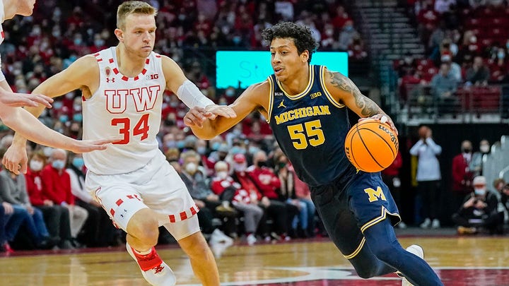 Lachlan Murdoch waves the green flag at the Daytona 500