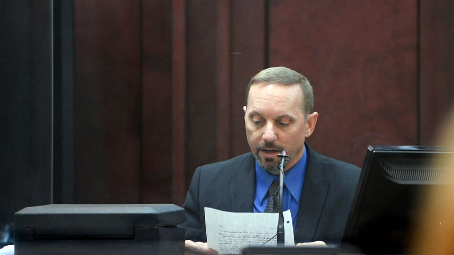 Detective Desmond Sumerel reads the letters Travis Reinking wrote to Oprah Winfrey and Taylor Swift, in front of the jury 