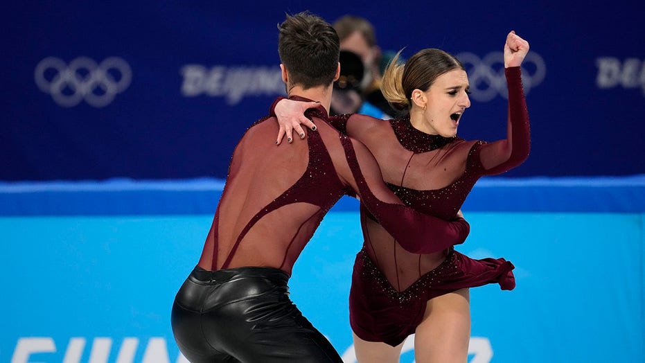 France’s Papadakis, Cizeron open lead at Olympic ice dance