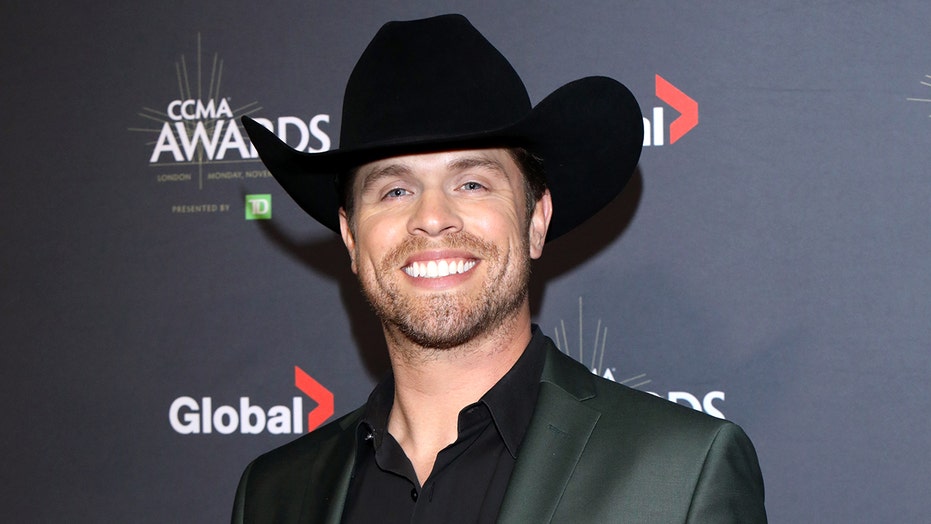 Dustin Lynch reflects on making ‘ends meet’ for his crew in height of pandemic: ‘It was a high-stress time’