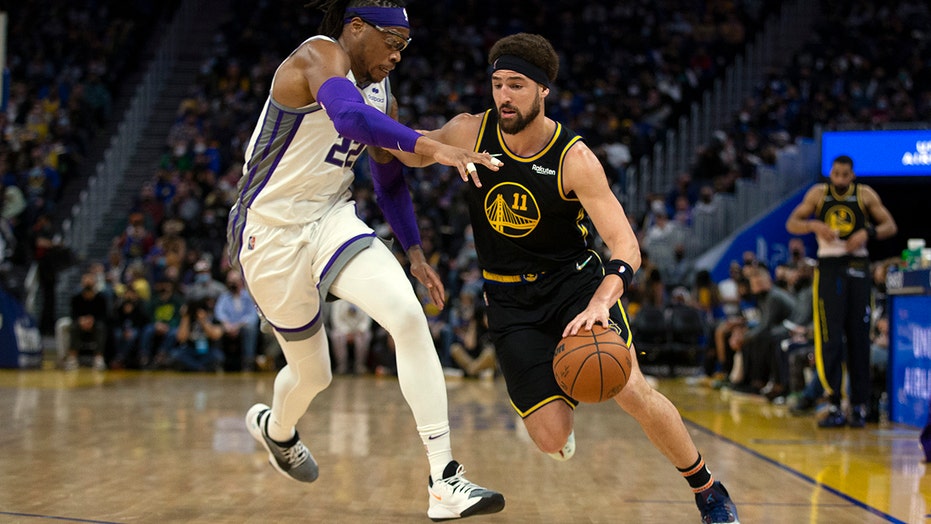 Klay Thompson dazzles from deep, Warriors beat Kings
