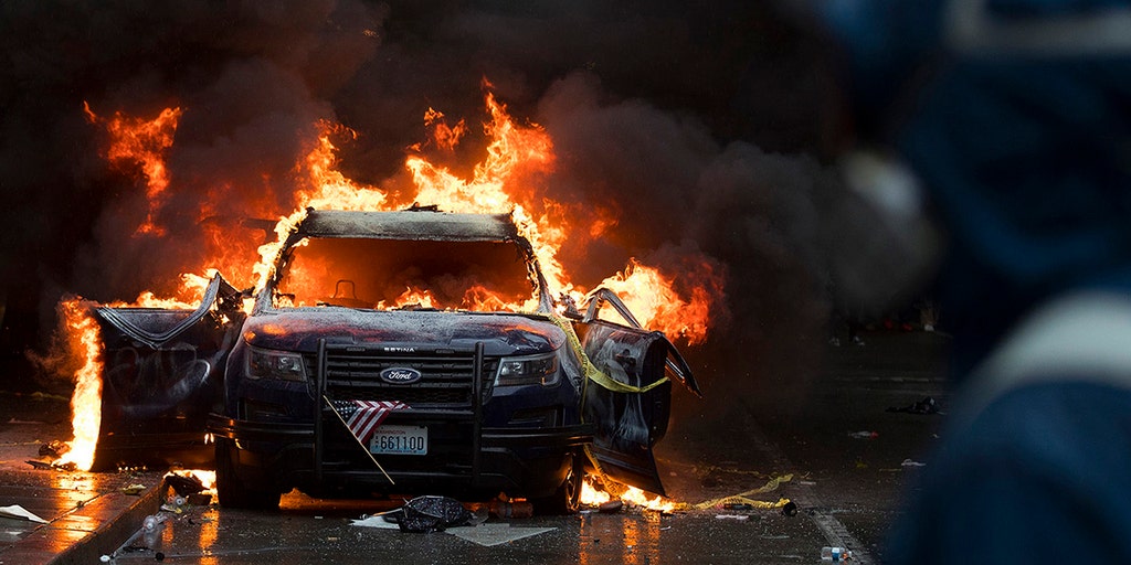 Washington State woman sentenced to prison for setting 5 Seattle police vehicles on fire during 2020 protest - Vimarsana News