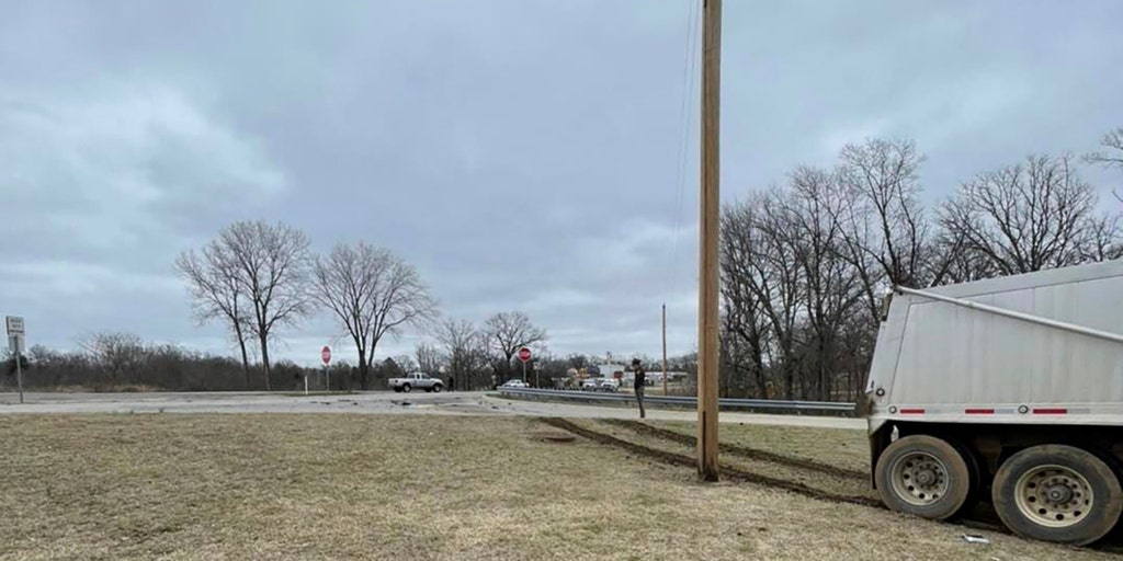 Oklahoma crash with semi-truck leaves 6 high school students dead - Vimarsana News