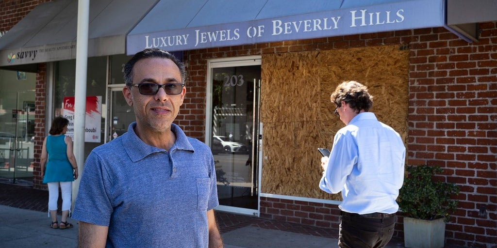 Beverly Hills luxury jewelry shop owner robbed of at least $3M in goods says suspects 'seem like young kids' - Vimarsana News
