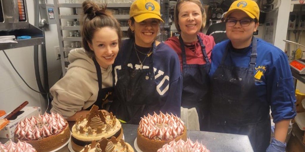 Ukrainian baker who raised $150K for her home country helps family reach safety amid Russia-Ukraine war - Vimarsana News
