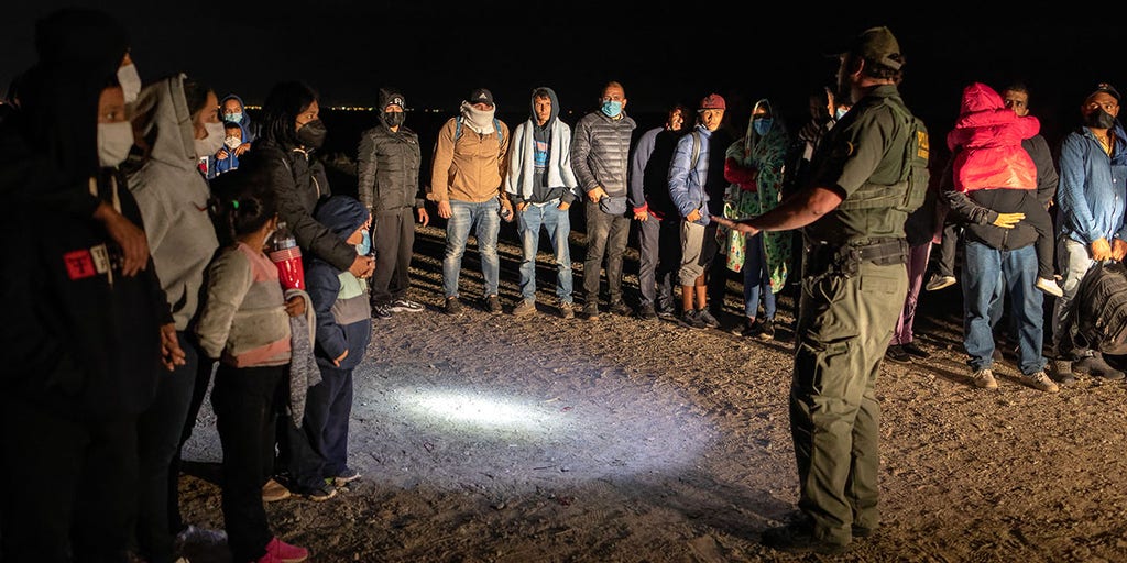 Federal judge blocks Biden admin from ending Title 42 border expulsions - Vimarsana News