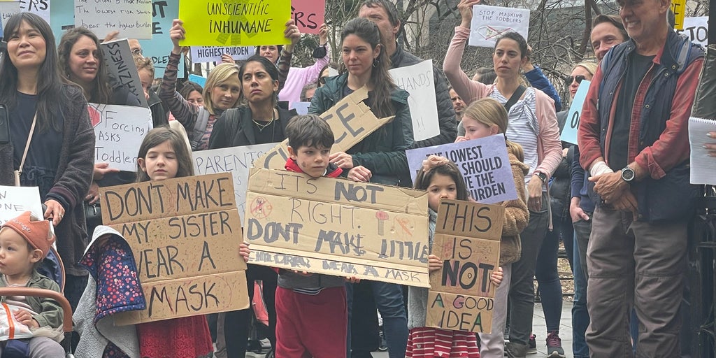 NYC parents plan to sue the mayor over mask mandates for young kids - Vimarsana News
