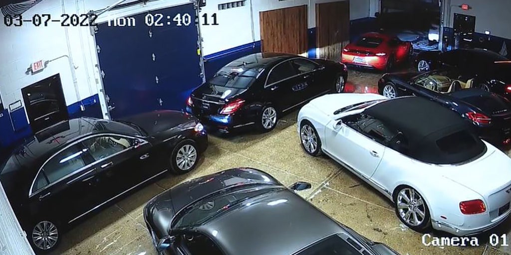 Thieves steal luxury cars worth nearly $1M from suburban Chicago dealership - Vimarsana News