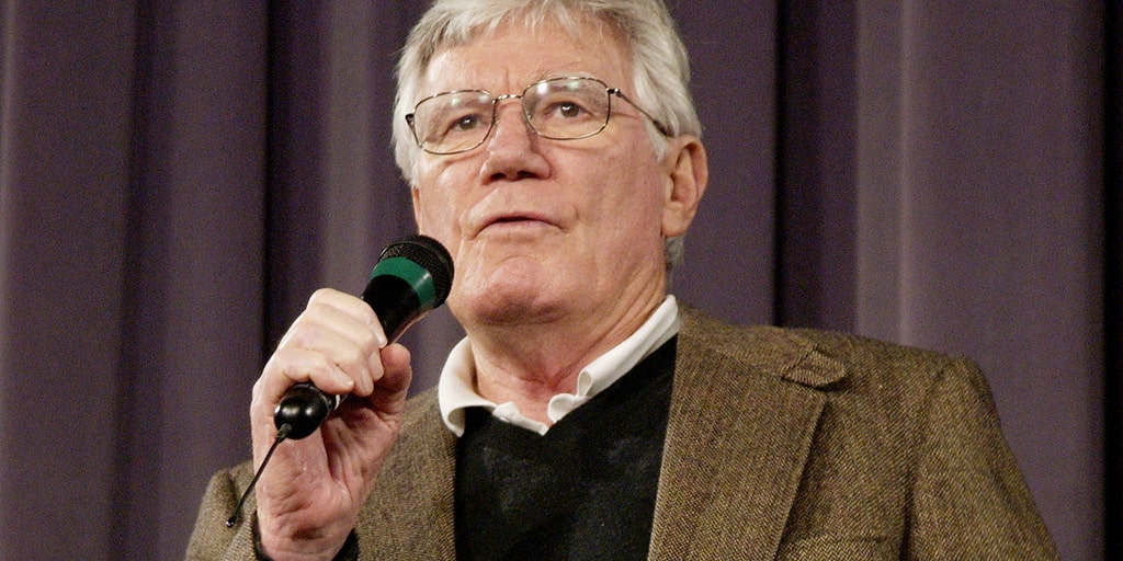 Mitchell Ryan, 'Dark Shadows' and 'Lethal Weapon' actor, dead at 88 - Vimarsana News