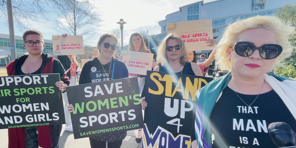 Lia Thomas win at NCAA women's swimming championships in Atlanta draws protesters - Vimarsana News