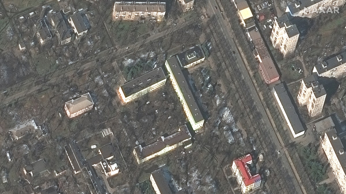 Before/after views of Mariupol hospital and airstrike damage (Location: 47.096, 37.533)