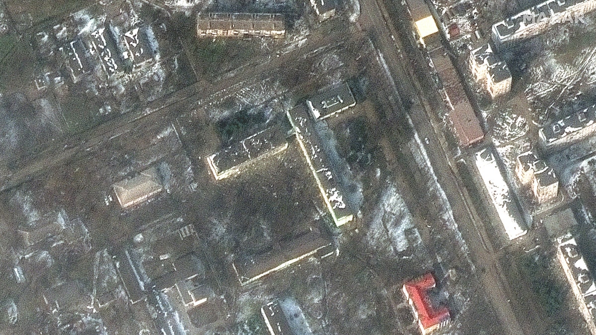 Before/after views of Mariupol hospital and airstrike damage (Location: 47.096, 37.533)