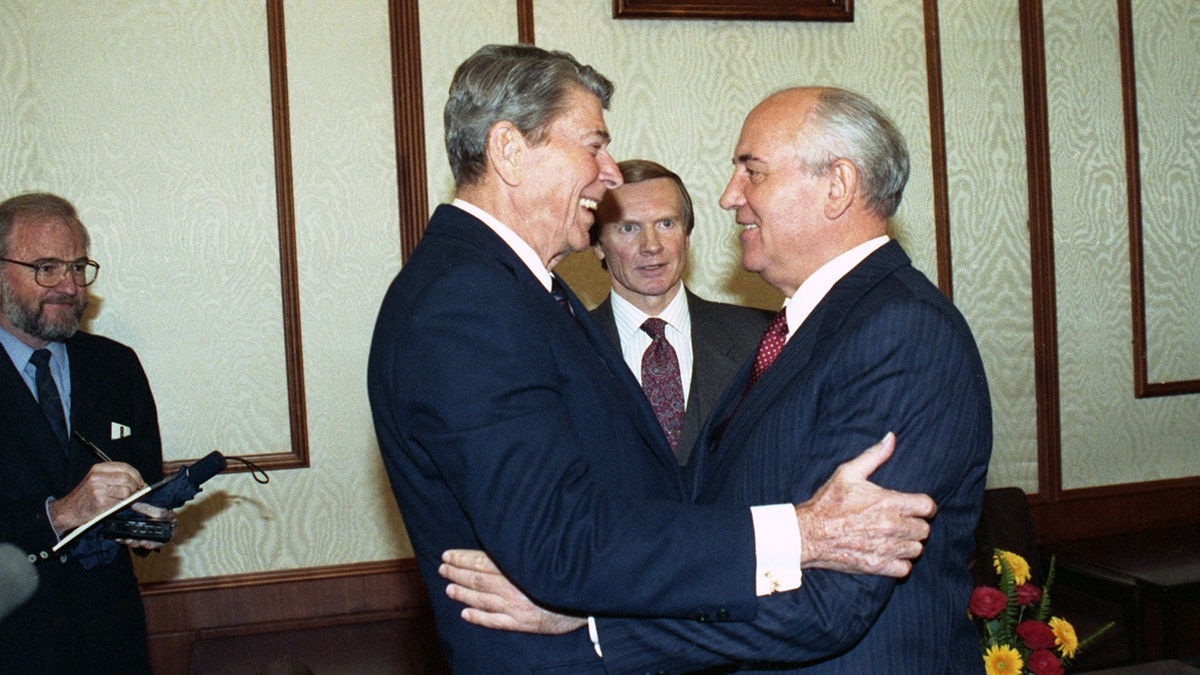 Reagan and Gorbachev meet in Moscow