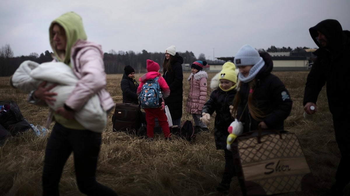 Ukraine refugees leave country