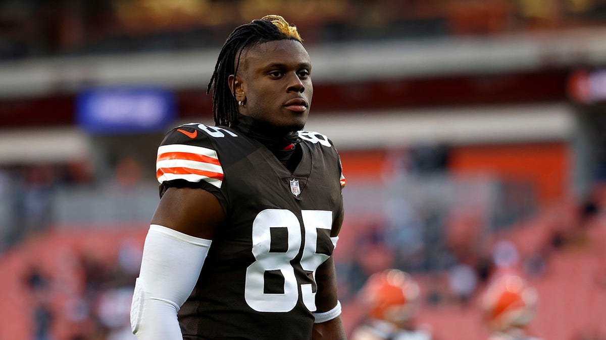 FILE - Cleveland Browns tight end David Njoku (85) warms up prior to the start of an NFL football game against the Las Vegas Raiders, Monday, Dec. 20, 2021, in Cleveland. The Browns have used a franchise tag for next season on tight end David Njoku, preventing him from hitting the free agent market.