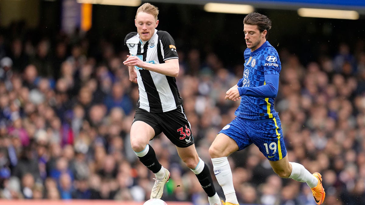 Newcastle's Sean Longstaff, left, and Chelsea's Mason Mount vie for the ball during the English Premier League soccer match between Chelsea and Newcastle United at Stamford Bridge stadium in London, Sunday, March 13, 2022.