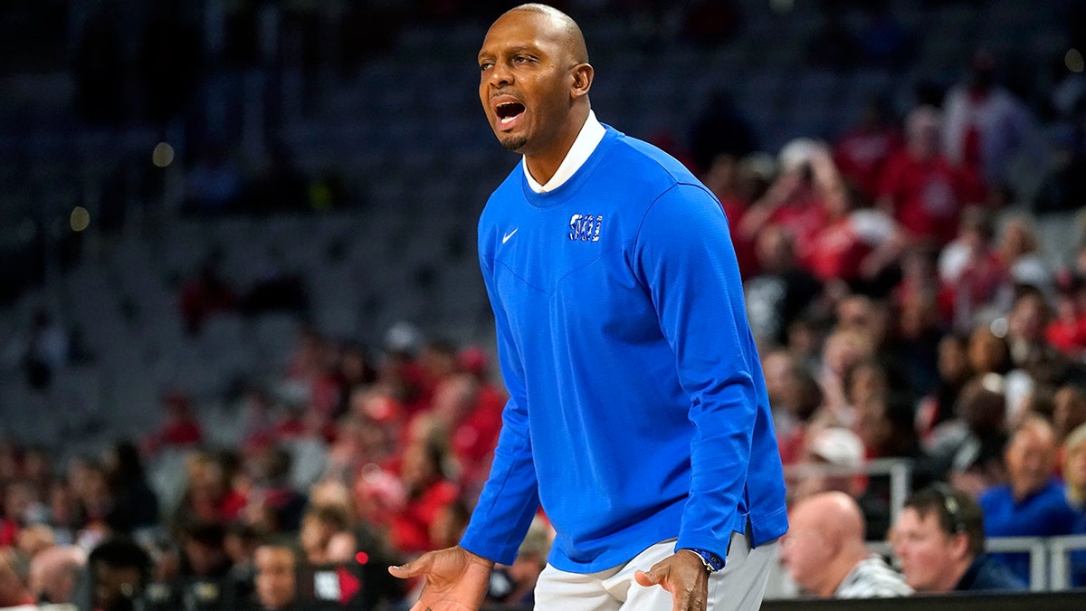 Penny Hardaways yells while coaching