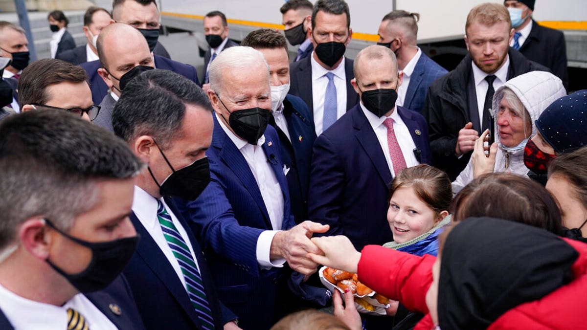 Biden Says 'thousands Of People A Day' Crossing US Border As Officials ...