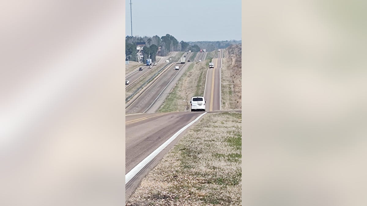 Hilly Mississippi roads without a shoulder