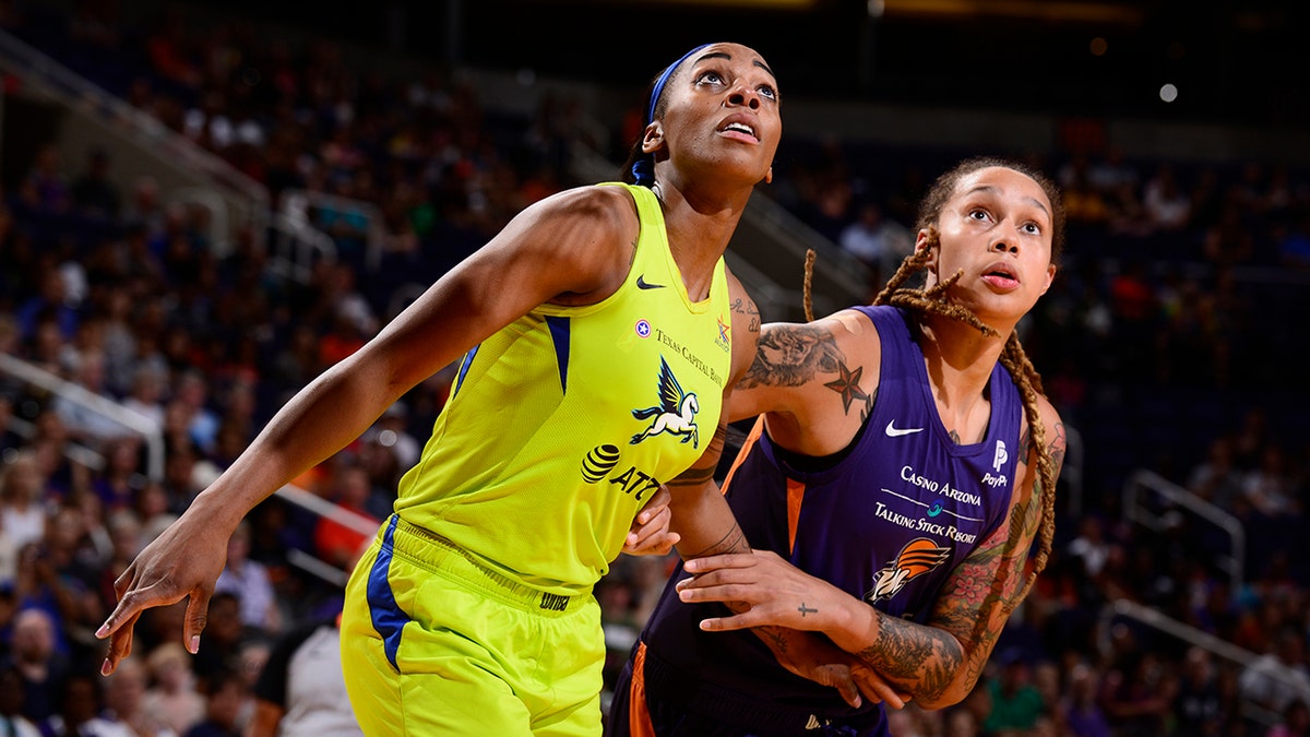 Glory Johnson #25 of the Dallas Wings and Brittney Griner #42 of the Phoenix Mercury fight for position on August 10, 2019 at the Talking Stick Resort Arena, in Phoenix, Arizona.