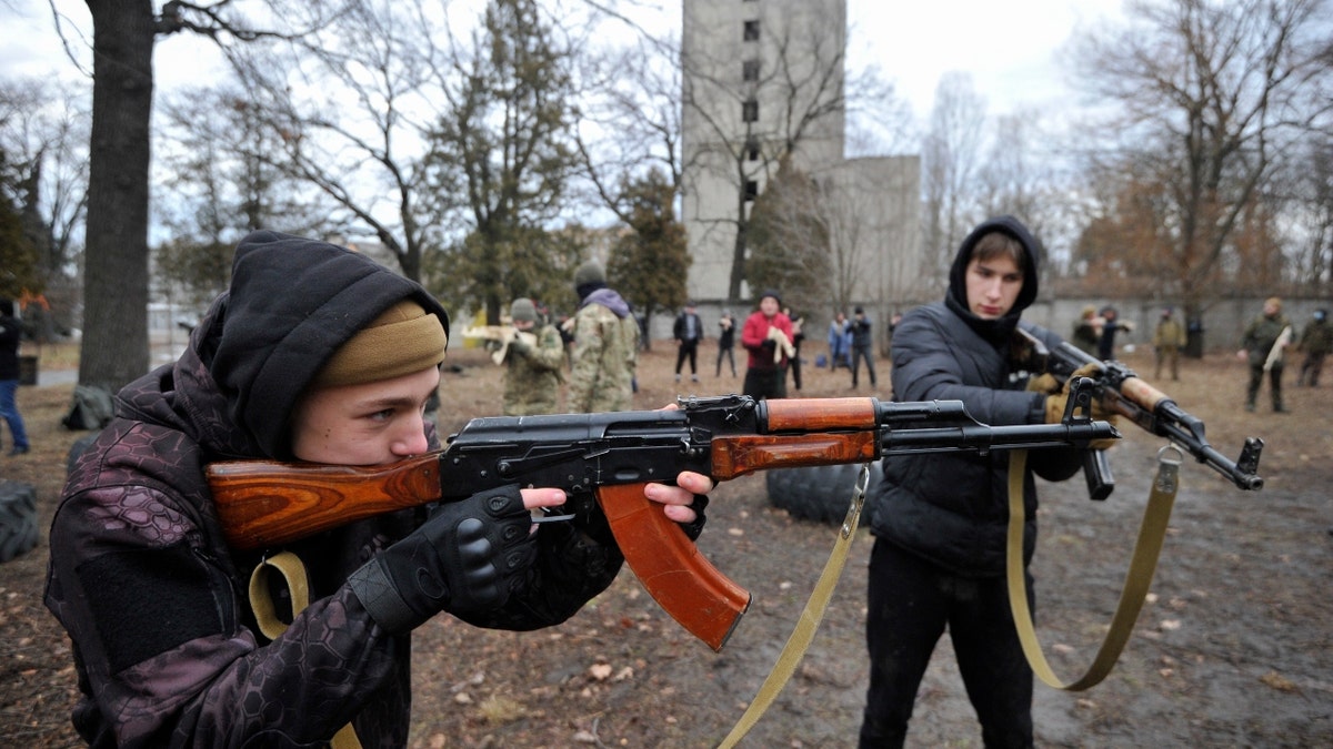 KYIV, UKRAINE - 2022/02/19: Ukrainians attend an open military training for civilians range as part of the "Don't panic! Get ready! " in Kyiv amid the threat of Russian invasion. (Photo by Sergei Chuzavkov/SOPA Images/LightRocket via Getty Images)
