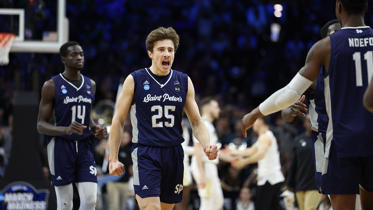 March Madness Doug Edert Saint Peter's