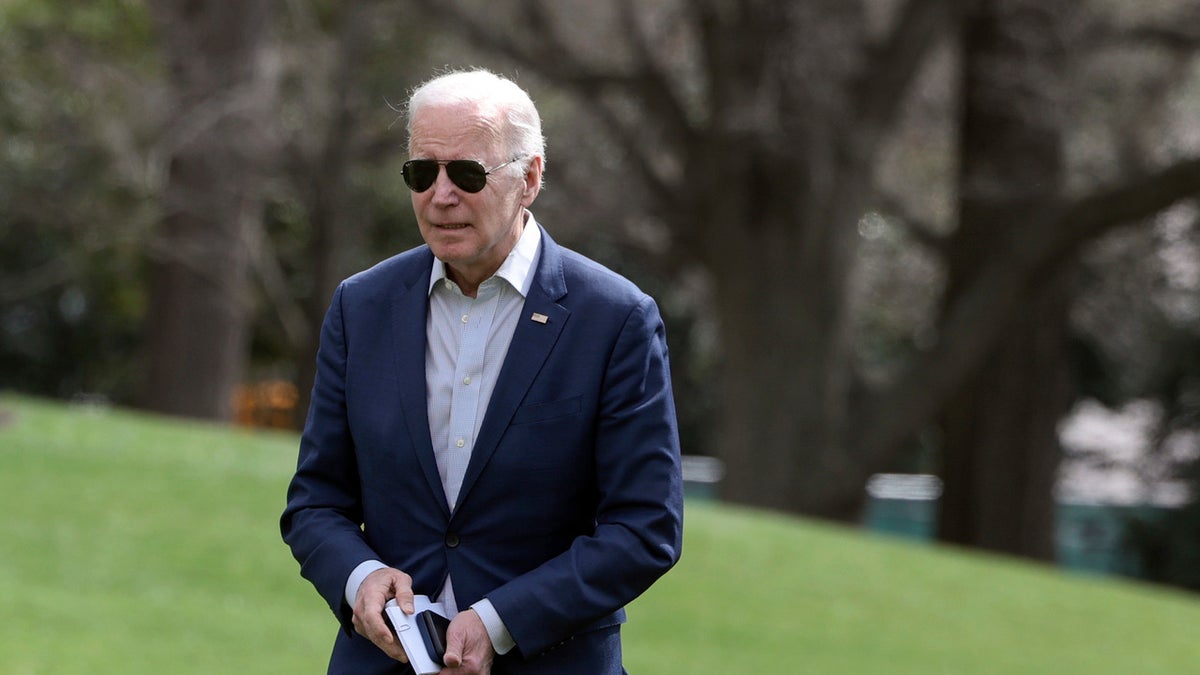 WASHINGTON, DC - MARCH 20: U.S. President Joe Biden returns to the White House on March 20, 2022 in Washington, D.C. The Bidens are returning from a weekend trip to Delaware. (Photo by Kevin Dietsch/Getty Images)