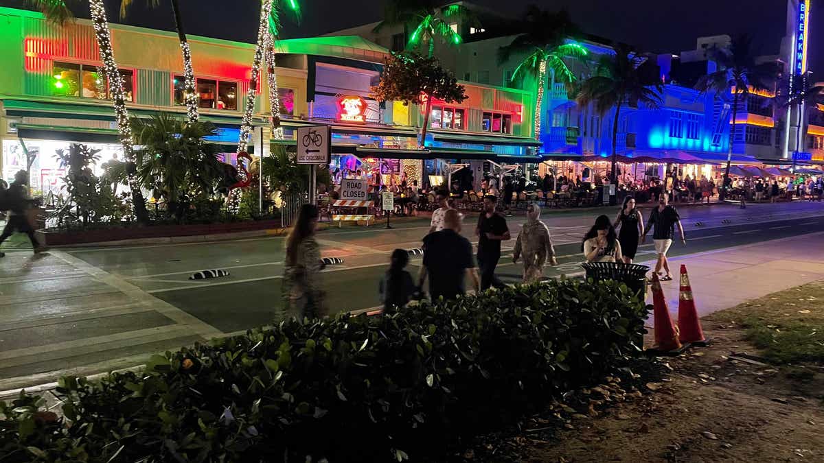 The first night of Miami Beach's spring break curfew saw smaller crowds, which thinned out early and were completely gone after the midnight shutdown.