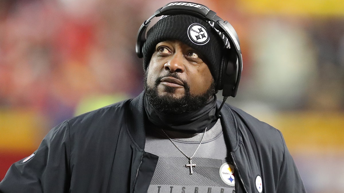 Pittsburgh Steelers head coach Mike Tomlin looks up from the sidelines during an AFC wild card playoff game between the Pittsburgh Steelers and Kansas City Chiefs on Jan 16, 2022 at GEHA Field at Arrowhead Stadium in Kansas City, MO.