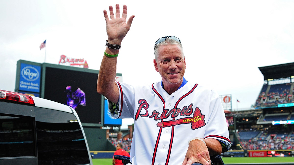 Tom Glavine predicts what MLB lockout will do to the game: 'Fans are being  impacted