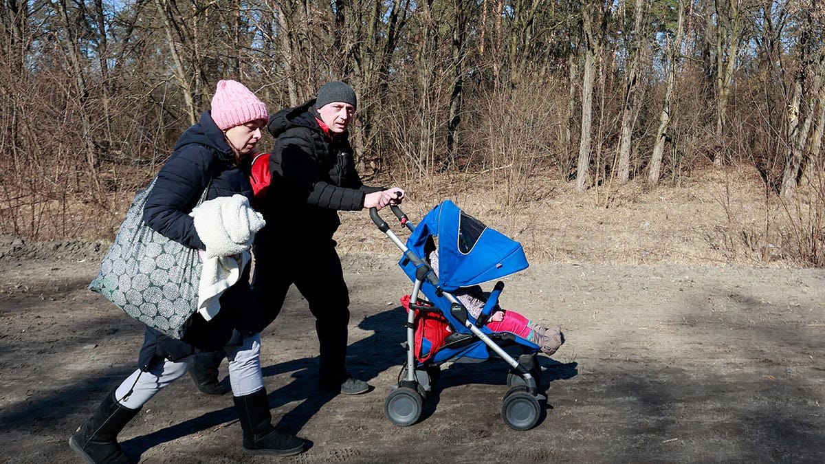 UKRAINE-RUSSIAN-INVASION-STROLLER