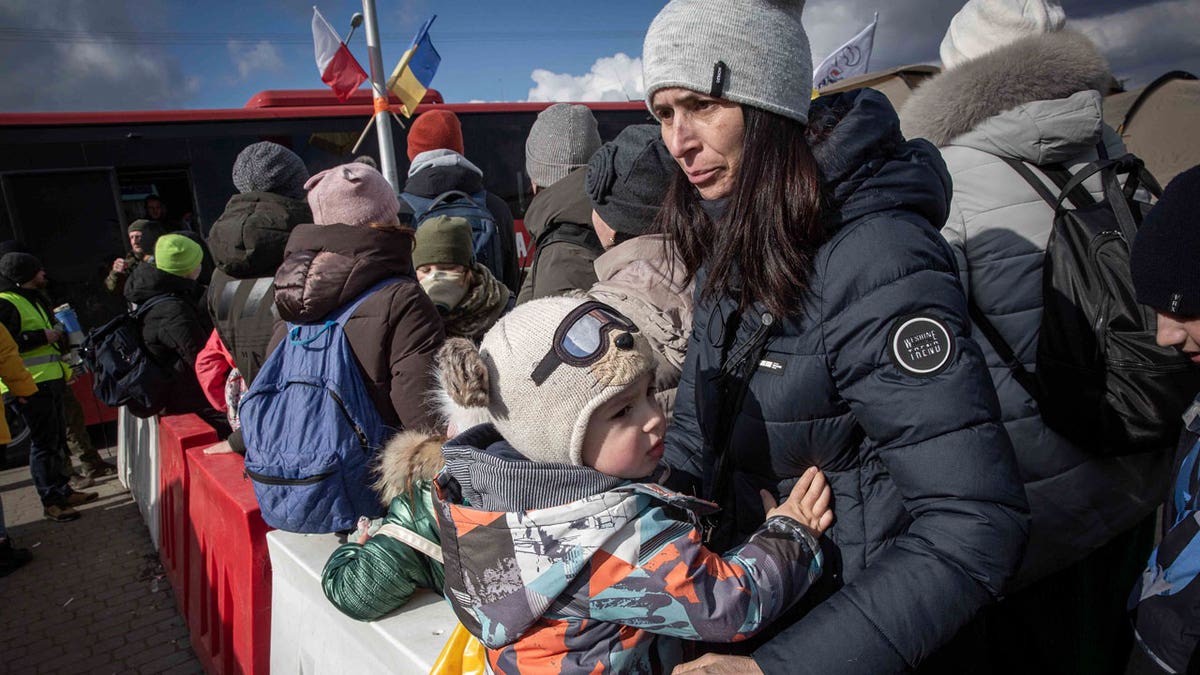 Polish soldier Ukraine refugees