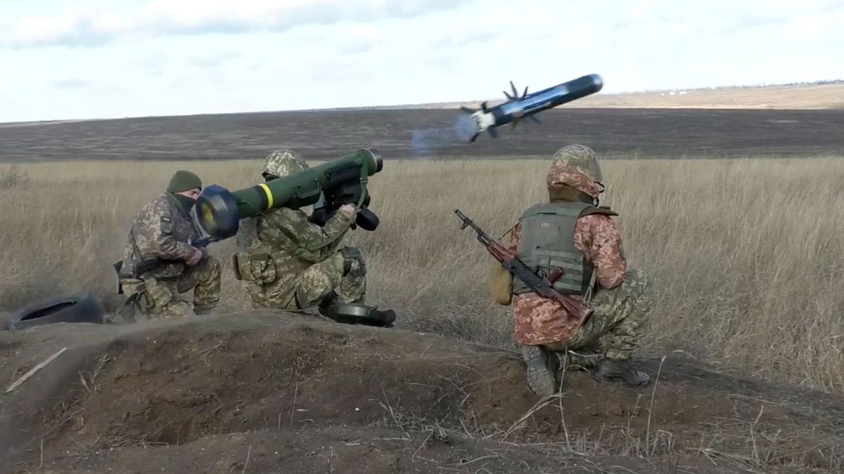 Ukraine soldier javelin missile russia us military